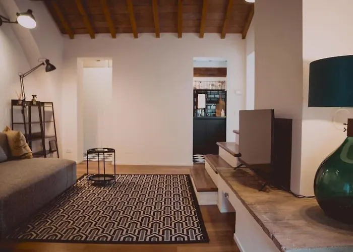 Albinelli's - 10m From Mercato Albinelli Διαμέρισμα